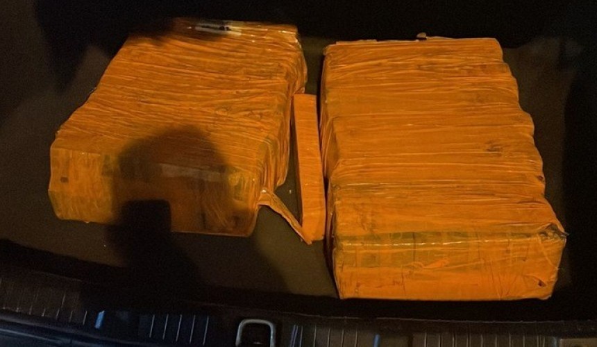 Mulher de Capitão é presa com drogas pela PRF na BR 277 em Irati