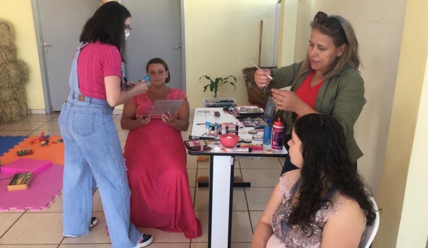 CRAS realiza ensaio fotográfico para valorizar autoestima das mulheres e seus filhos atendidos pela unidade de Capitão