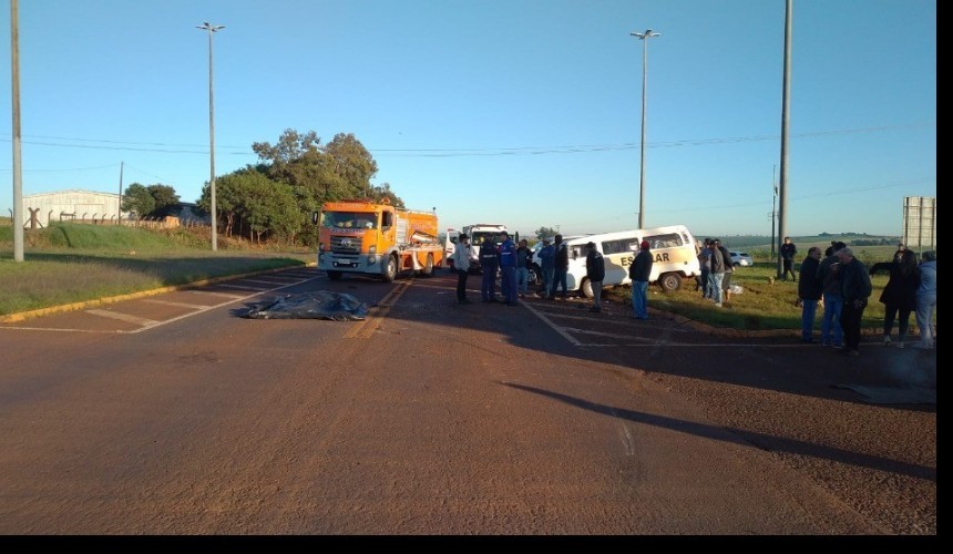 Motorista de Kombi escolar morre e quatro crianças ficam feridas na BR 369 em Ubiratã