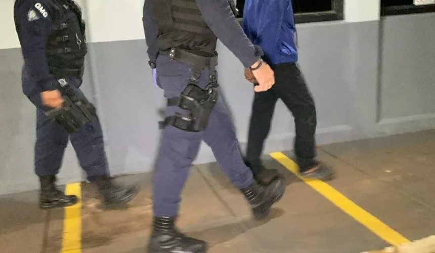 Rapaz que era procurado por estupro e tráfico de drogas é preso em Cascavel