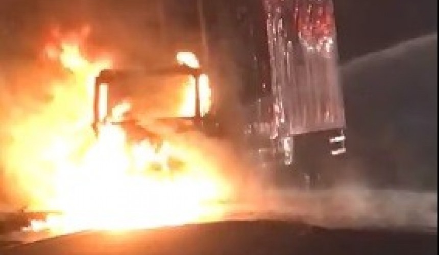 Caminhão pega fogo na rodovia PRC-280 em Renascença