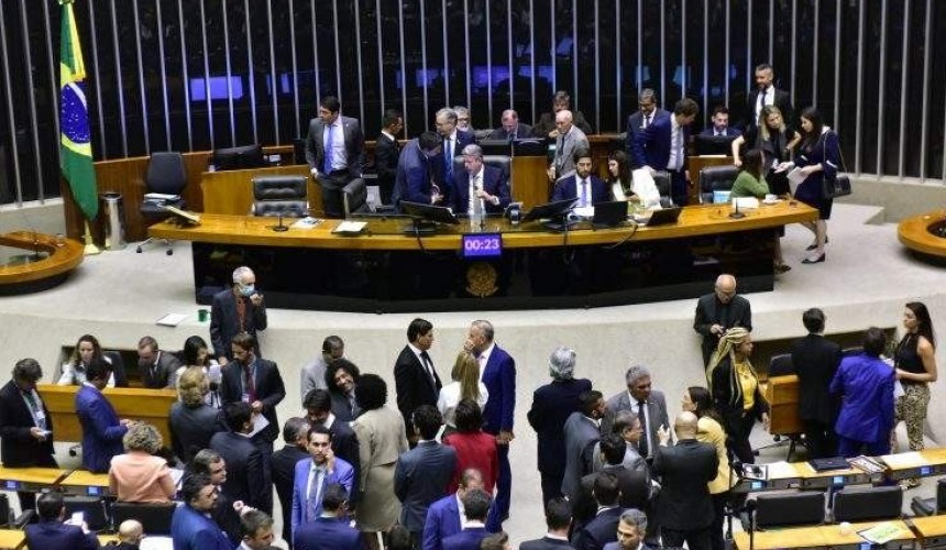 Com 372 votos, Câmara aprova texto-base do novo arcabouço fiscal
