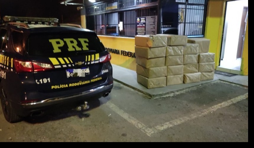 Pai e filho são presos pela PRF com 1,3 mil celulares e tablets