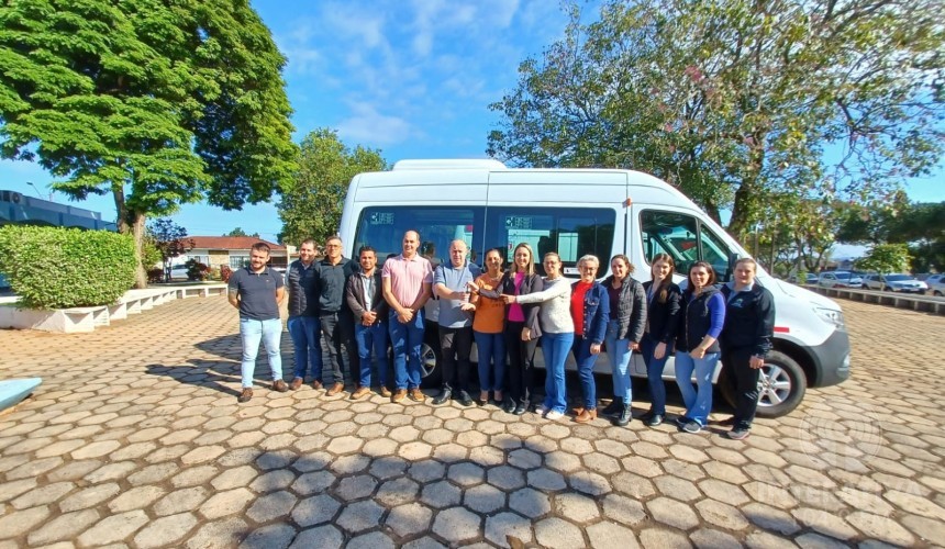 Com recursos próprios, Secretaria de Educação de Capitão recebe Veículo novo, e Biblioteca Municipal recebe mais de 700 livros novos