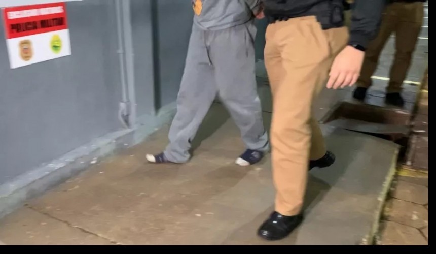 Homem espanca esposa e tenta atacar equipe da PM com faca em Cascavel