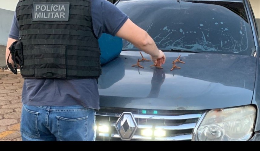 Carro é apreendido com sirene e giroflex em Céu Azul