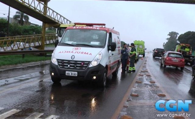 Ambulância do Samu de Três Barras se envolve em acidente