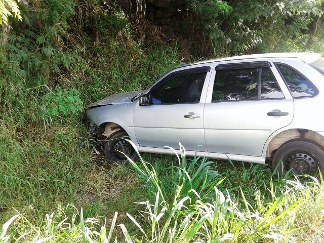 Saída de pista na PR 484 em Boa Vista da Aparecida