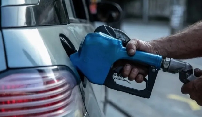 Preço da gasolina sobe 2% nos postos após reajuste da Petrobras