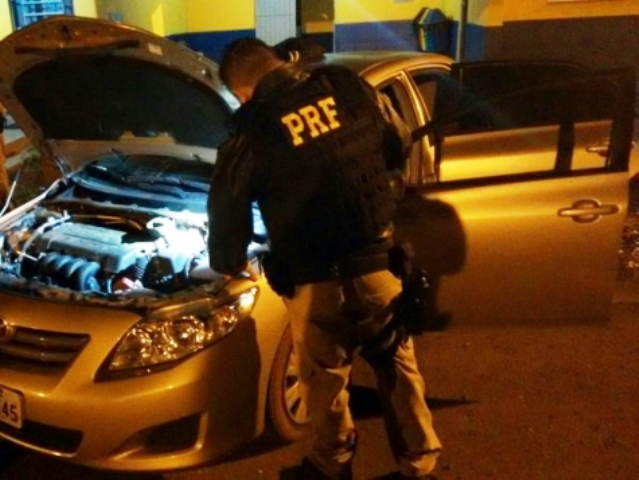 Corolla é apreendido com placa falsa em Lindoeste