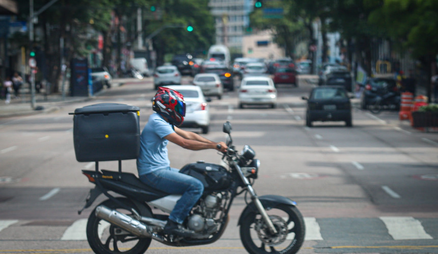 Isenção do IPVA gera onda positiva entre entregadores e foco na manutenção das motos