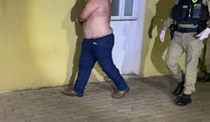 Homem é detido após ameaçar familiares com faca em Corbélia