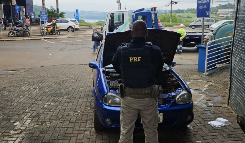 Carro furtado há mais de 25 anos é recuperado em Foz do Iguaçu