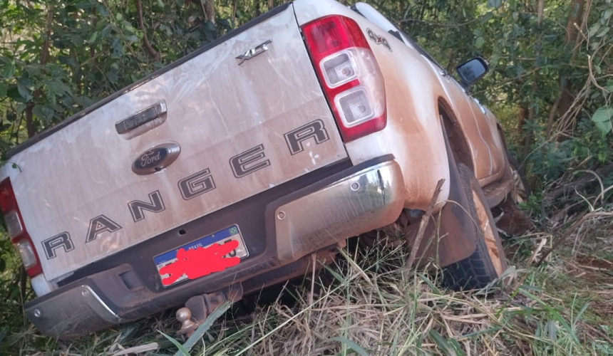 Motorista abandona veículo após acidente do tipo saída da pista na estrada Dionísio Lopes, em Capitão