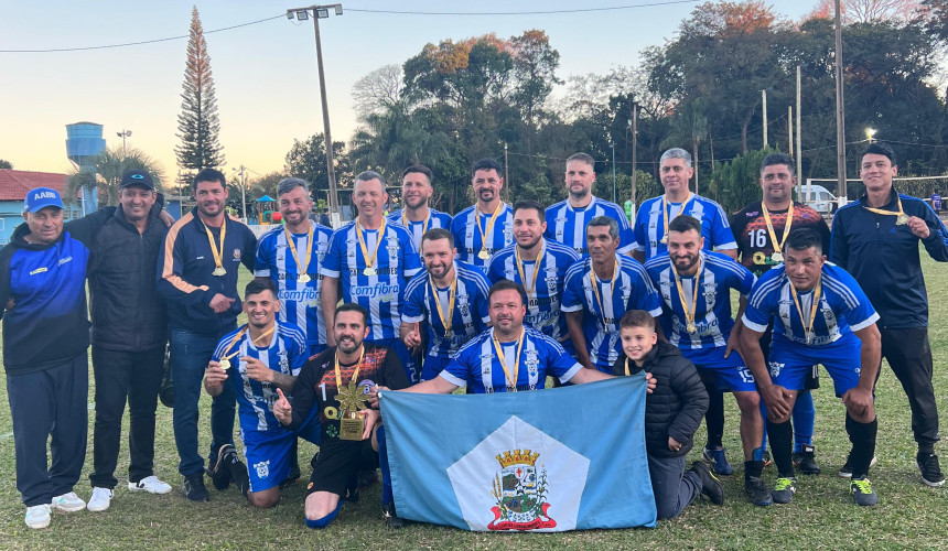 Inédito: Capitão conquista título no 'Paraná Bom de Bola' e avança à fase final