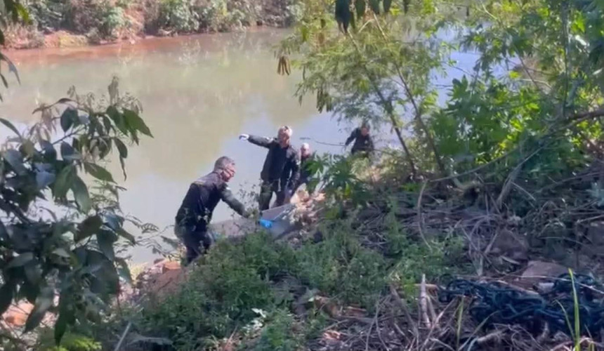 Corpo de homem com tornozeleira eletrônica é encontrado em rio