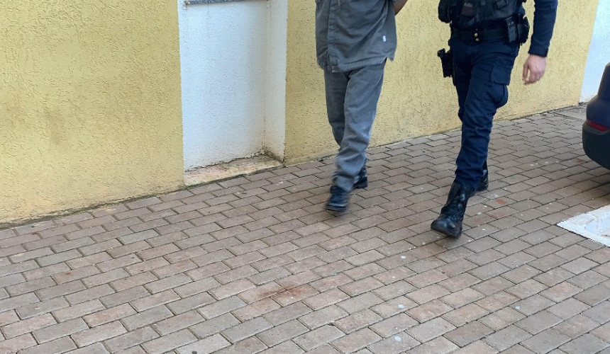 Homem é detido após invadir escola e ameaçar diretor em Cascavel