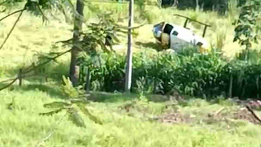 Helicóptero da Polícia Militar cai durante perseguição na BR-277; policiais escapam sem ferimentos