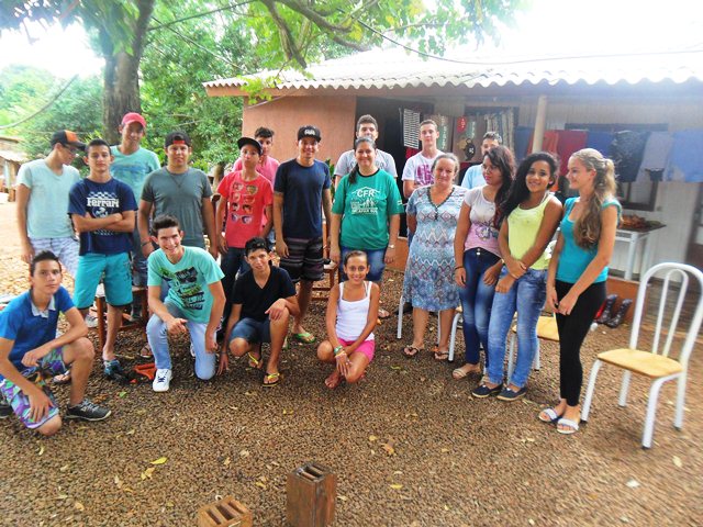Casa Familiar Rural de Nova Prata do Iguaçu realiza visita de estudos