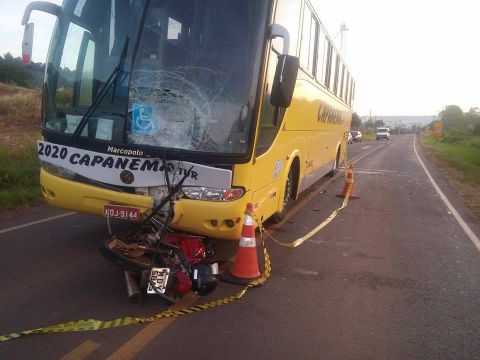 Lontrense morre após colidir moto contra ônibus 