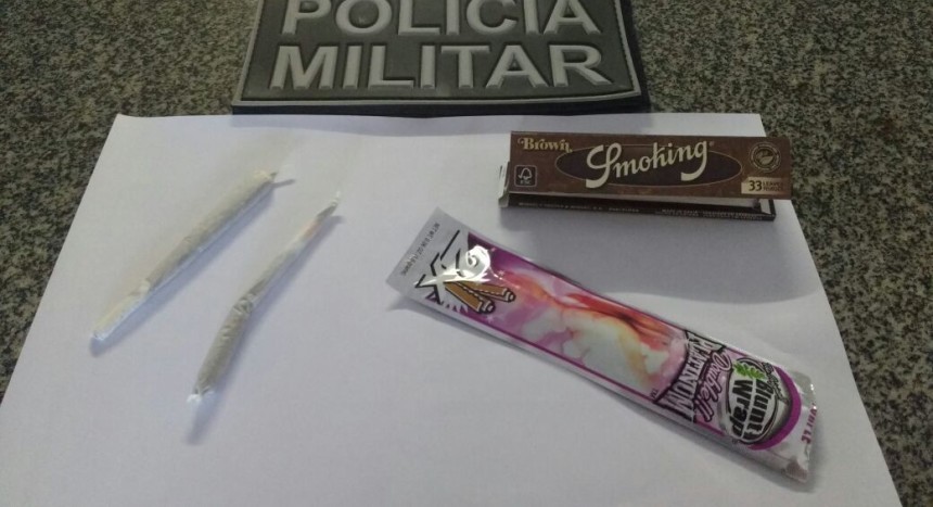 Dois jovens detidos com cigarros de maconha em Capitão