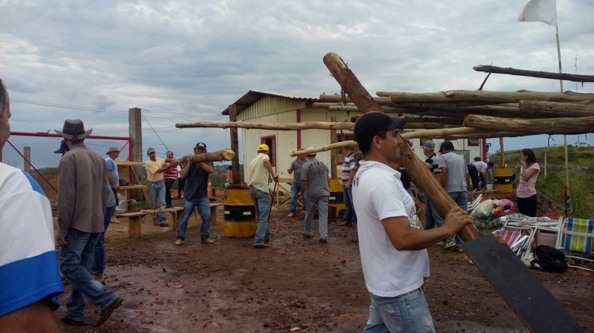 Agricultores decidem em assembleia deixar portão de acesso a Usina Baixo Iguaçu