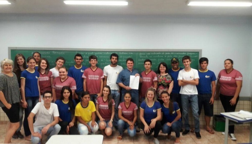 Alunos de Colégios Estaduais criam projetos sociais e apresentam para poder publico de Capitão.