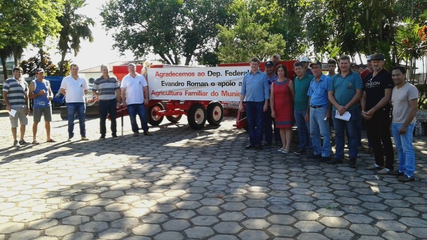 Administração municipal entrega equipamentos agrícolas para Associações de Agricultores de Capitão