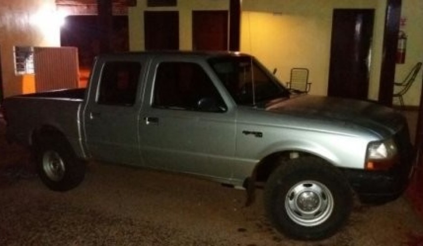 Ladrões abandonam caminhonete após assalto em Santa Tereza do Oeste