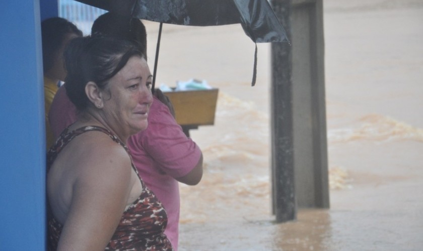 Famílias de Paranaguá perdem tudo em enchente devastadora