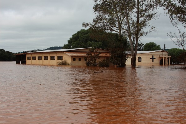 Enchente devasta região do Caxias em Nova Prata do Iguaçu 