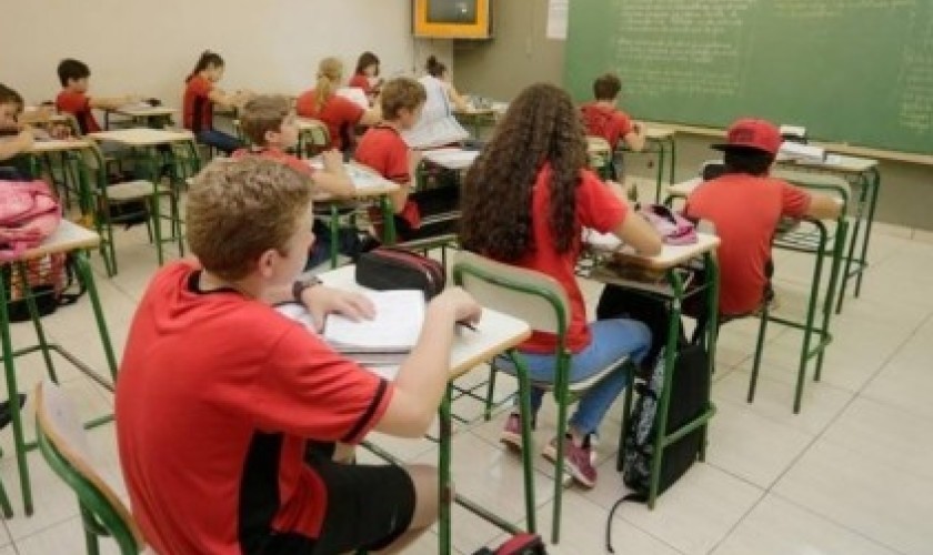 Escolas estaduais terão greve em Março