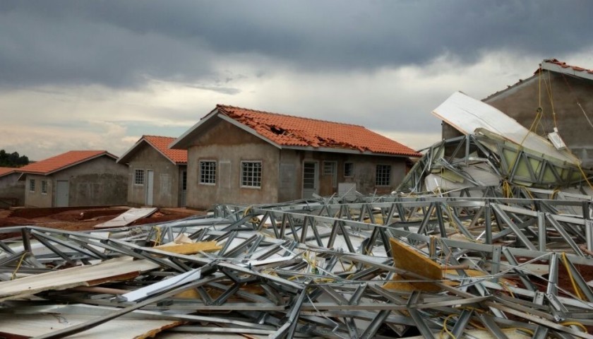 Temporal atinge creche e casas populares