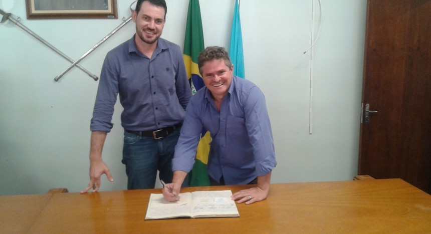 Prefeito Claudio Quadri viaja para o Uruguai e vice Elisandro assume a prefeitura de Capitão