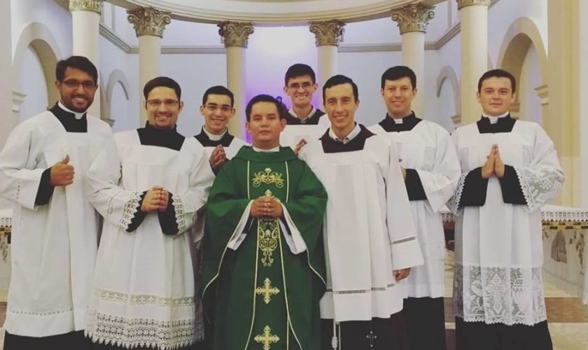 Frei Douglas Vuitick depois  ordenado Padre em Ponta Grossa agora trabalha em Capitão