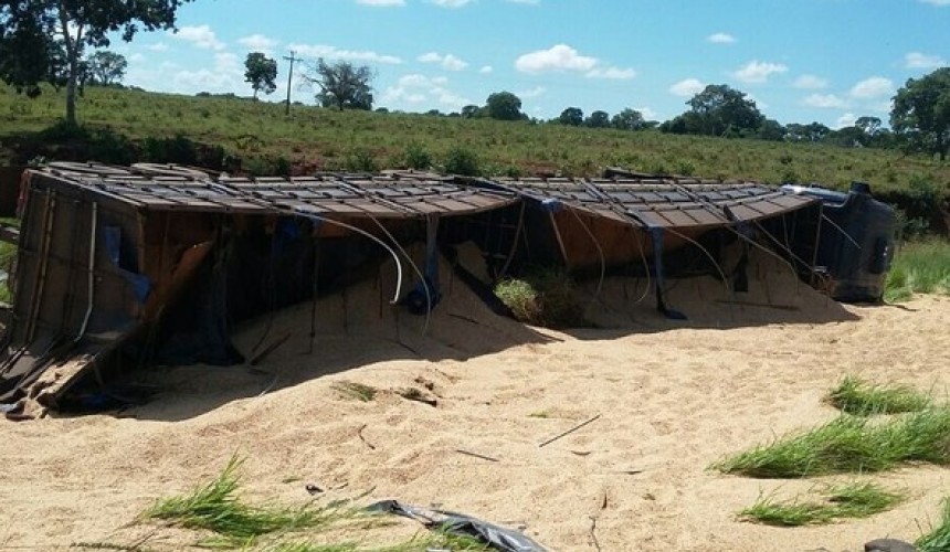 Grave acidente envolvendo caminhão de Salto do Lontra na BR-163 no MS mata três pessoas