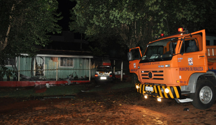 Defesa Civil salva residência de incêndio em Realeza