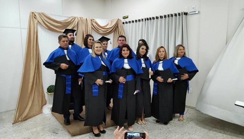 Acadêmicos de Nova Prata do Iguaçu finalizam curso superior à distância
