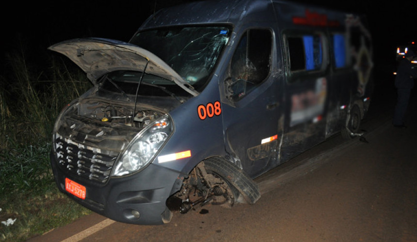 Van com estudantes se envolve em acidente na PR 281 em Santa Izabel do Oeste