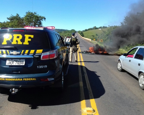 BR 163 está bloqueada nesse momento entre Capitão e Realeza