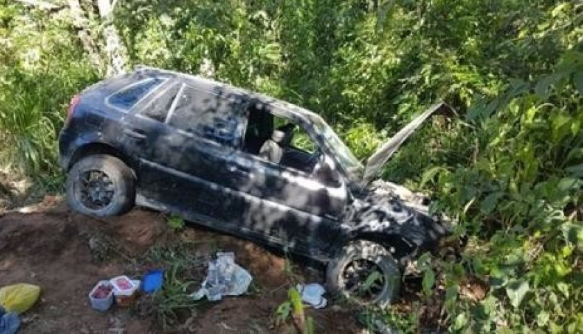 Duas pessoas que seguiam pra Capitão ficam feridas após carro sair da pista na PR-182