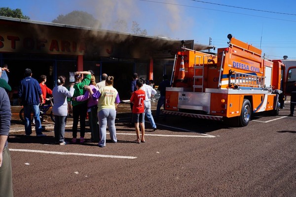 Incêndio destrói estofaria em Capitão. Prejuízos chegam a R$ 30 mil