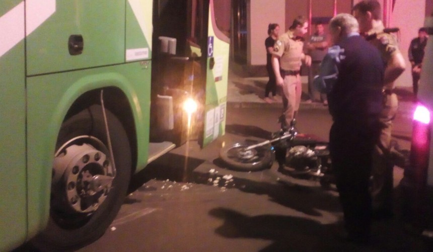 Capitão: Motoqueiro sofre ferimentos  ao colidir contra ônibus