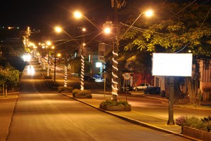 Luzes enfeitam a cidade de Nova Prata do Iguaçu em comemoração ao Natal