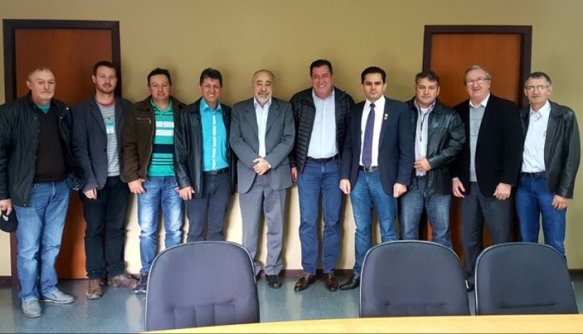 Baixo Iguaçu: vereadores e agricultores de Capitão, juntamente com deputados, debatem no IAP problemática de áreas de remanso