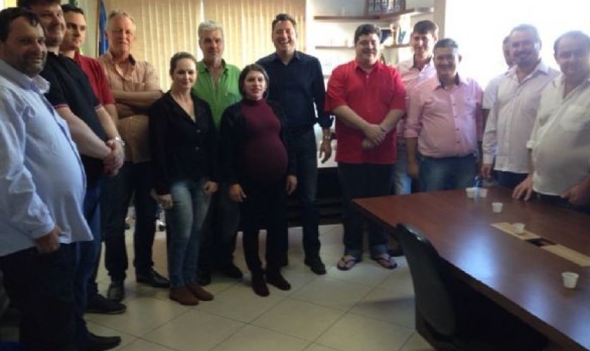 Deputado Sérgio Souza visita Salto do Lontra e anuncia recursos
