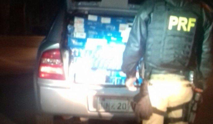 PRF apreende em Capitão carro carregado com cigarros contrabandeados