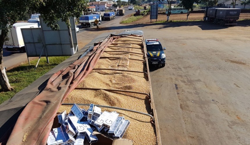 PRF e Receita Federal apreendem carreta Carregada com cigarros na BR- 163 em Capitão