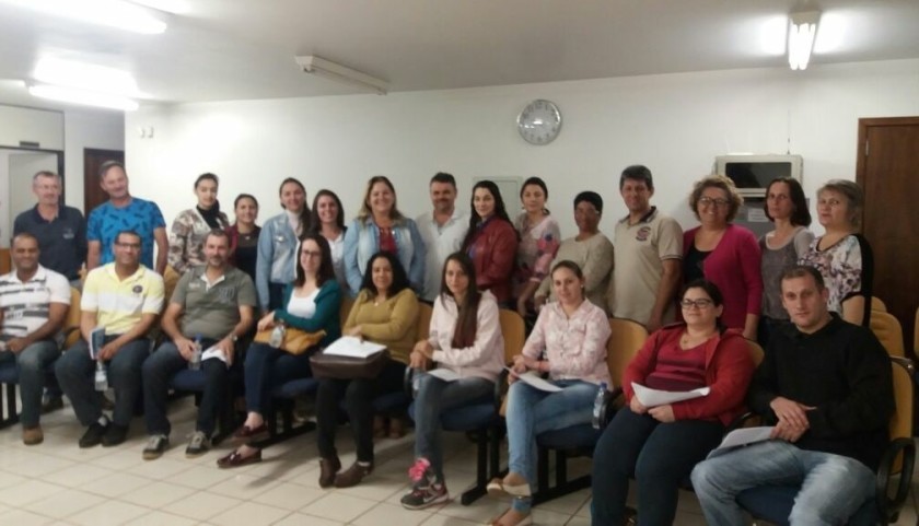 Professores, pais e  vereadores de Capitão discutem o Plano Municipal de Educação