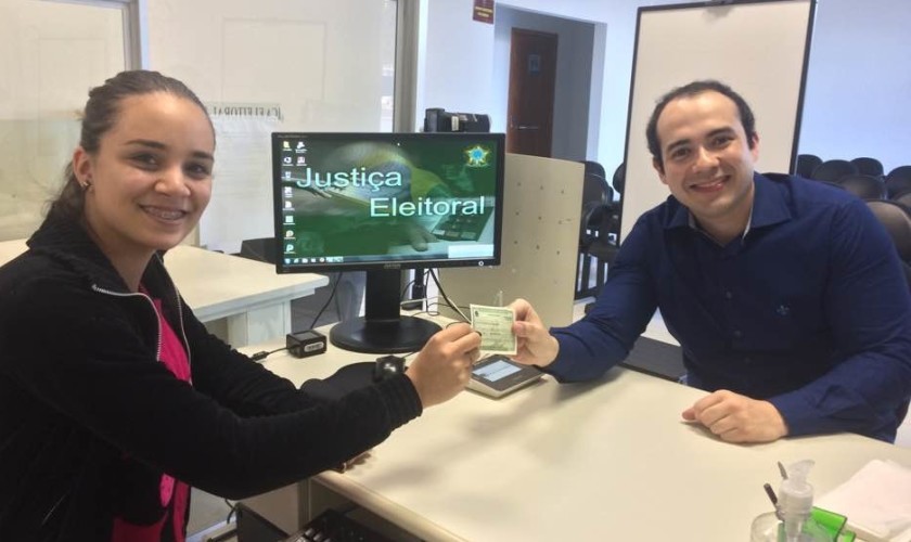 Juiz Eleitoral Dr. Arthur transfere título para Capitão